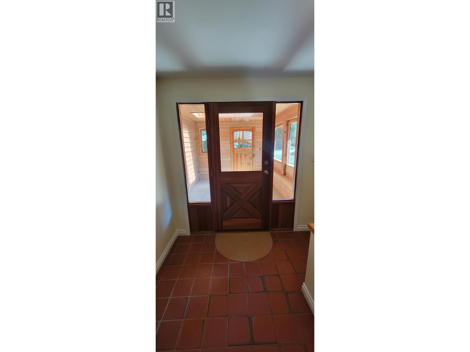 9841 Talbot Road, Nelway, British Columbia  V0G 1Z0 - Photo 34 - 10372904