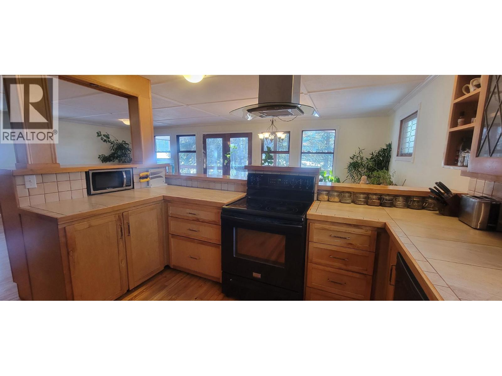 9841 Talbot Road, Nelway, British Columbia  V0G 1Z0 - Photo 4 - 10372904