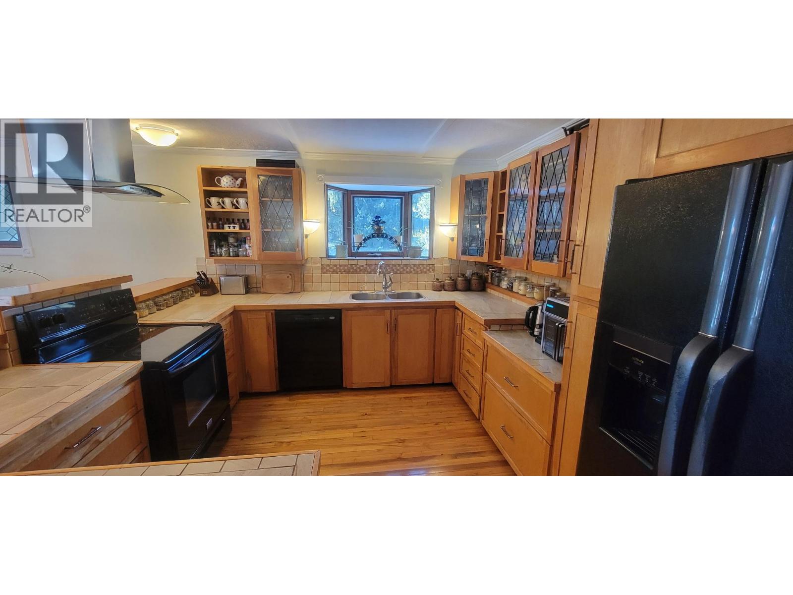 9841 Talbot Road, Nelway, British Columbia  V0G 1Z0 - Photo 5 - 10372904