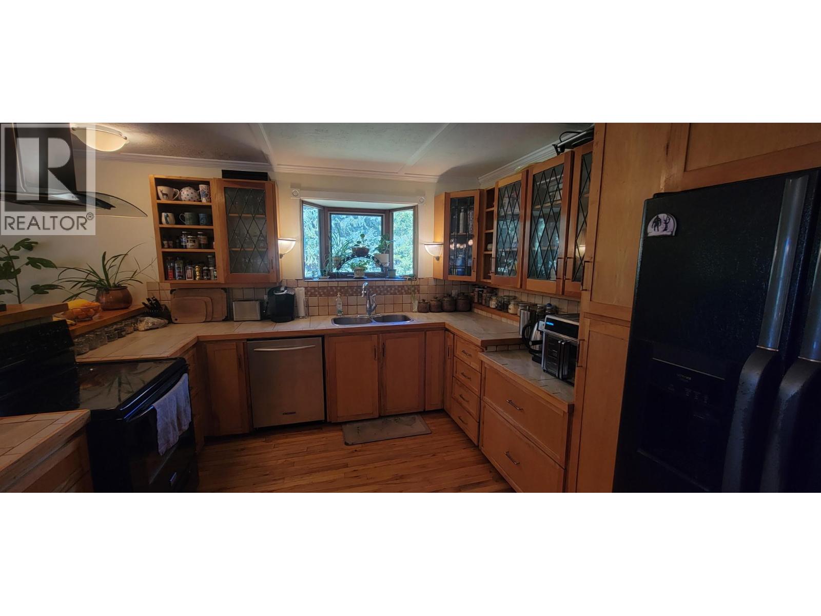 9841 Talbot Road, Nelway, British Columbia  V0G 1Z0 - Photo 6 - 10372904