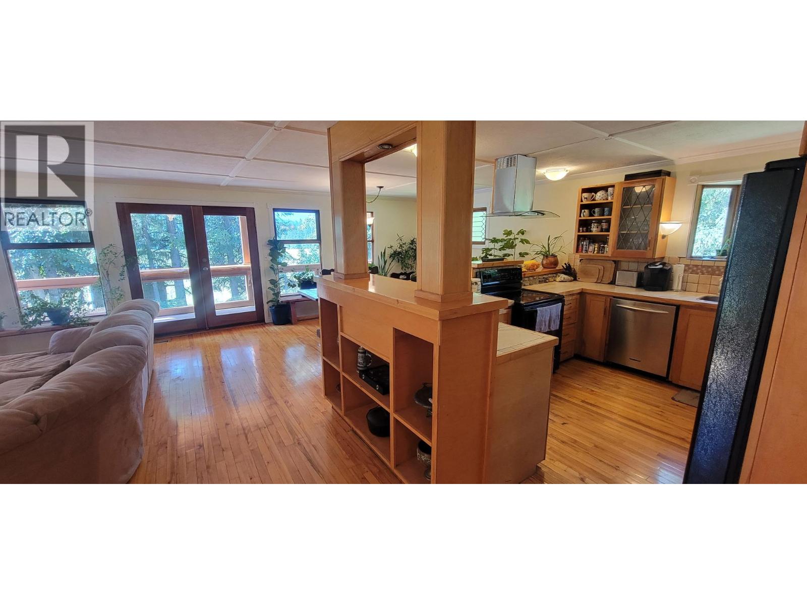 9841 Talbot Road, Nelway, British Columbia  V0G 1Z0 - Photo 8 - 10372904
