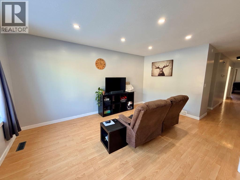 151 Wolverine Avenue, Tumbler Ridge, British Columbia  V0C 2W0 - Photo 6 - 10373521