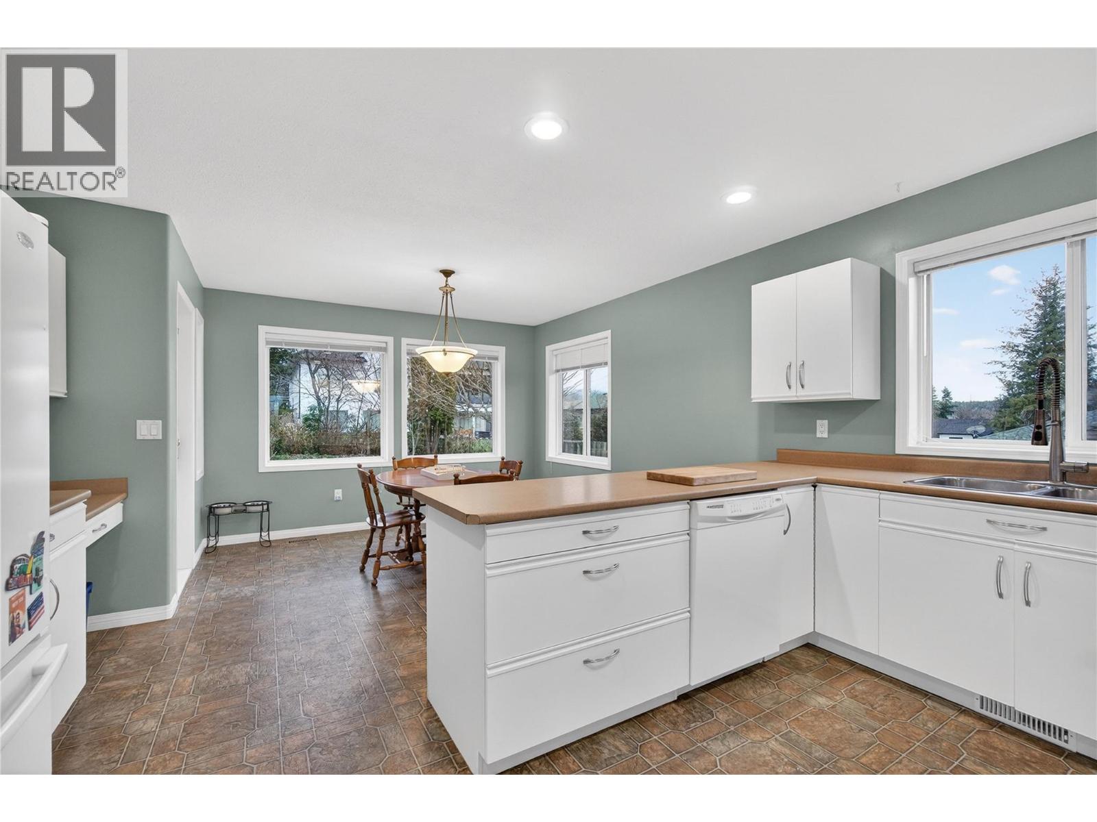 1850 33 Street Ne, Salmon Arm, British Columbia  V1E 1M9 - Photo 16 - 10373306