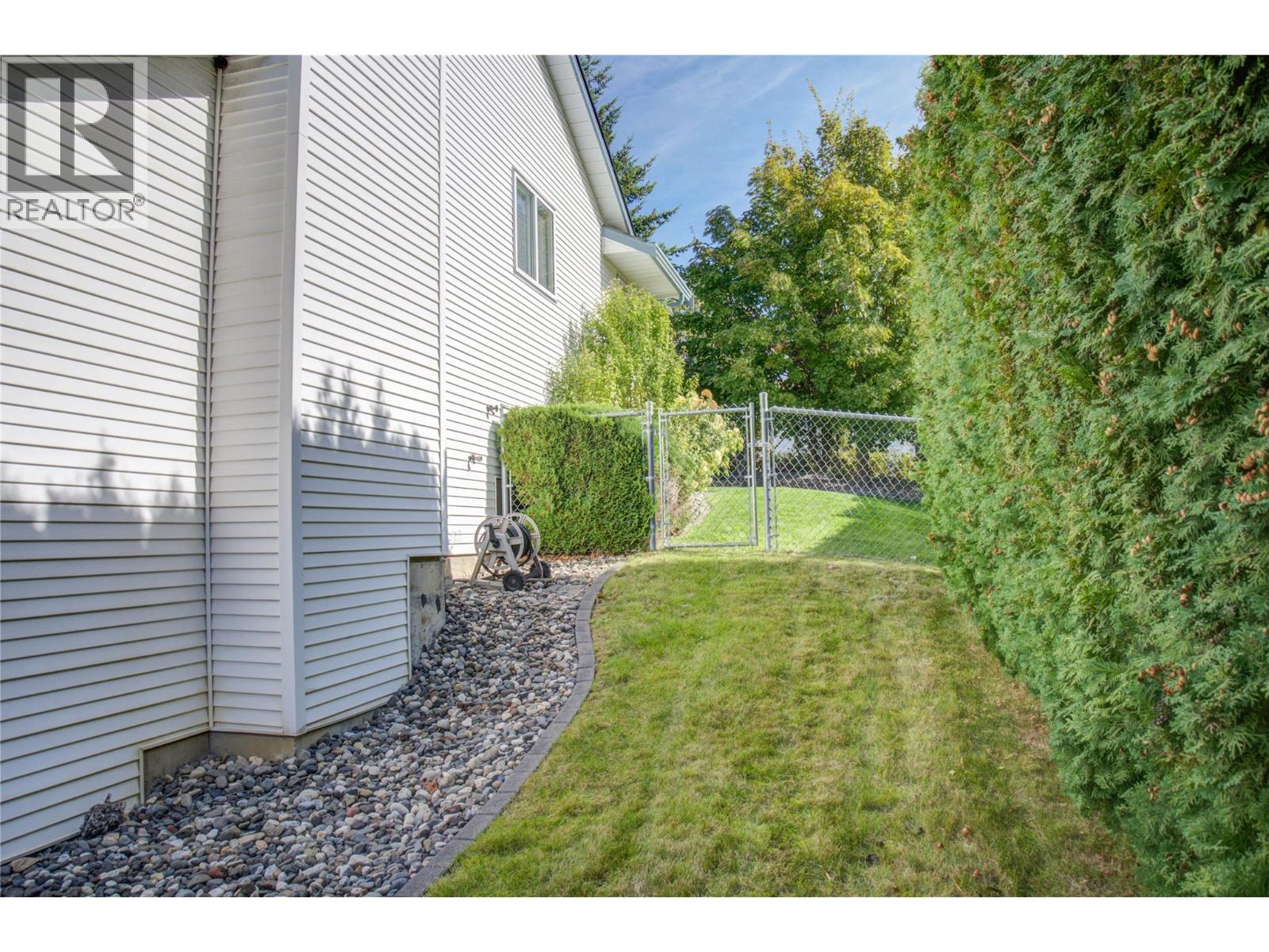 1850 33 Street Ne, Salmon Arm, British Columbia  V1E 1M9 - Photo 3 - 10373306