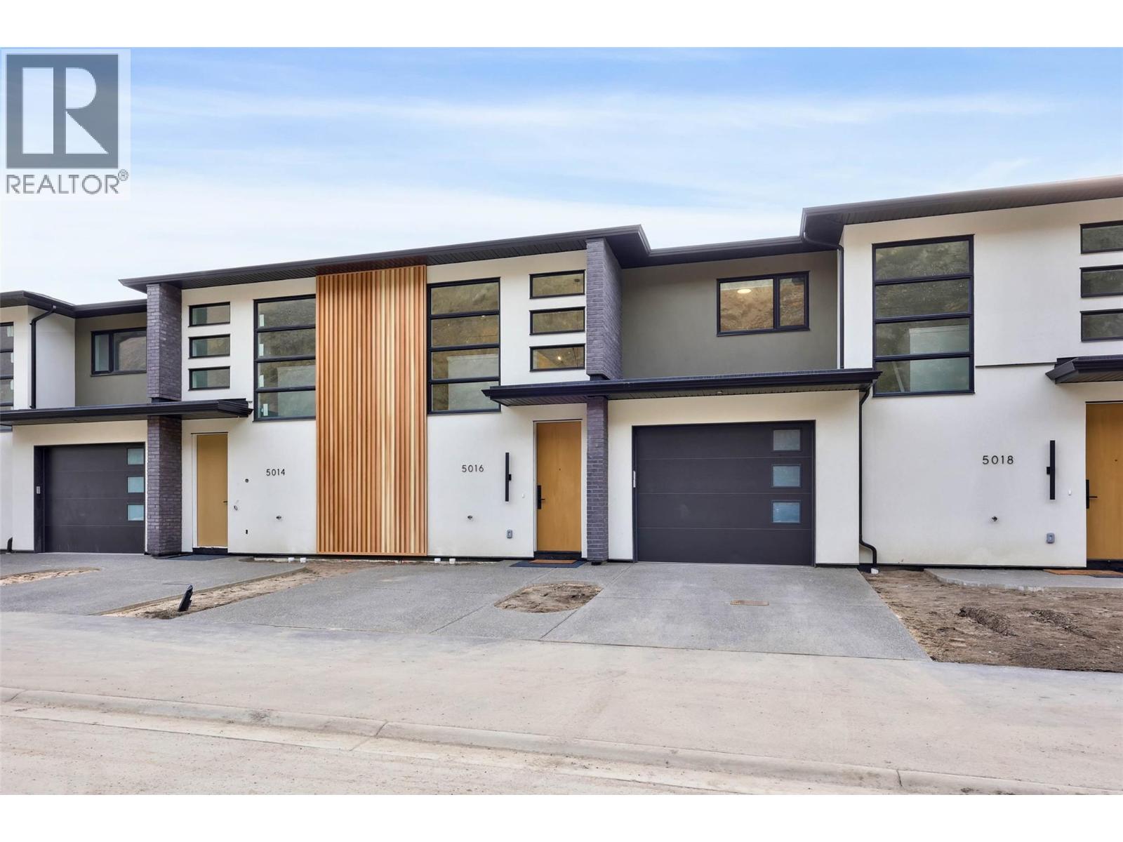 5046 Sun Rivers Drive, Kamloops, British Columbia  V2H 0E7 - Photo 2 - 10373522