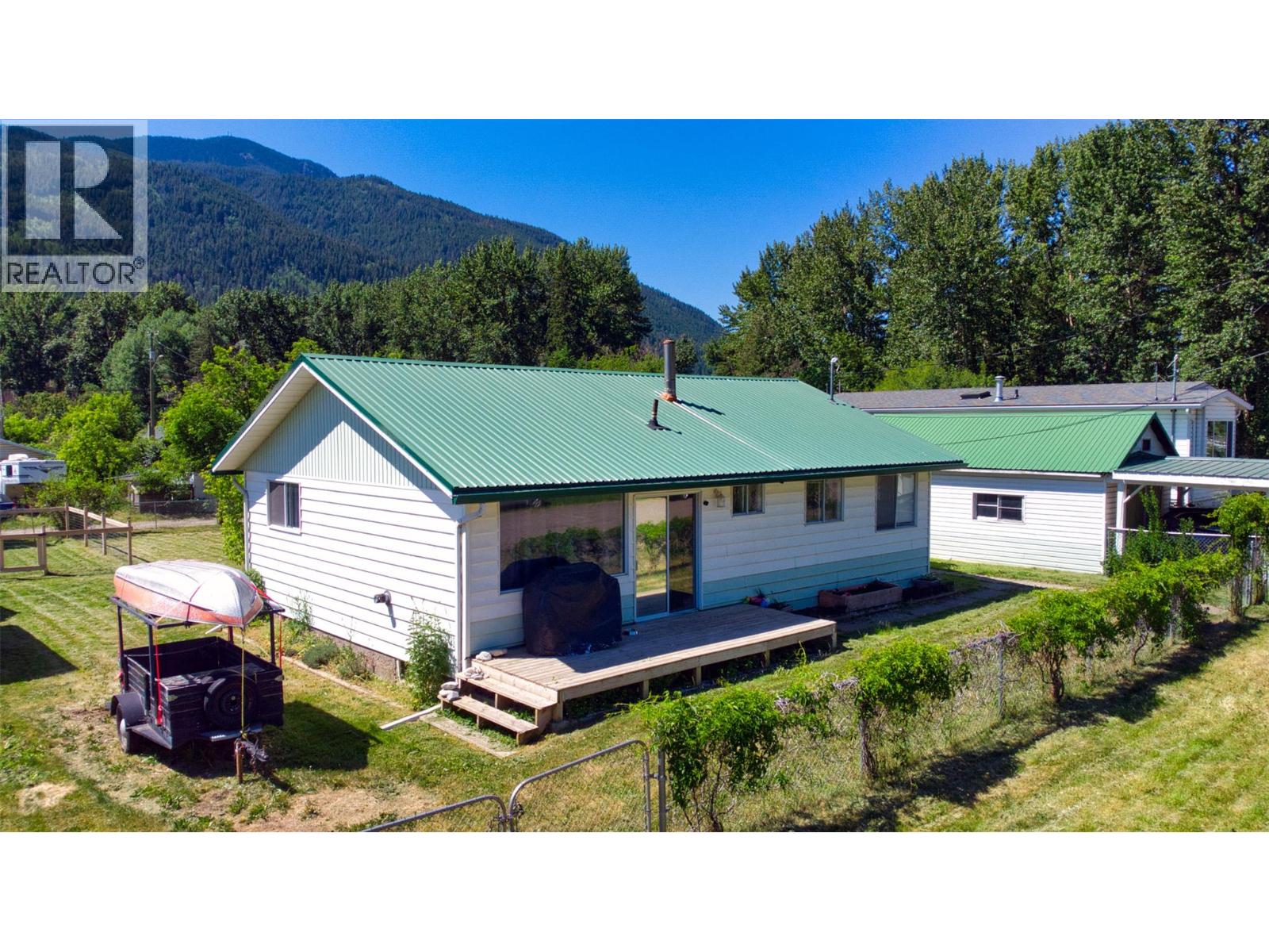 5783 Ponderosa Road, Falkland, British Columbia  V0E 1W0 - Photo 2 - 10373532