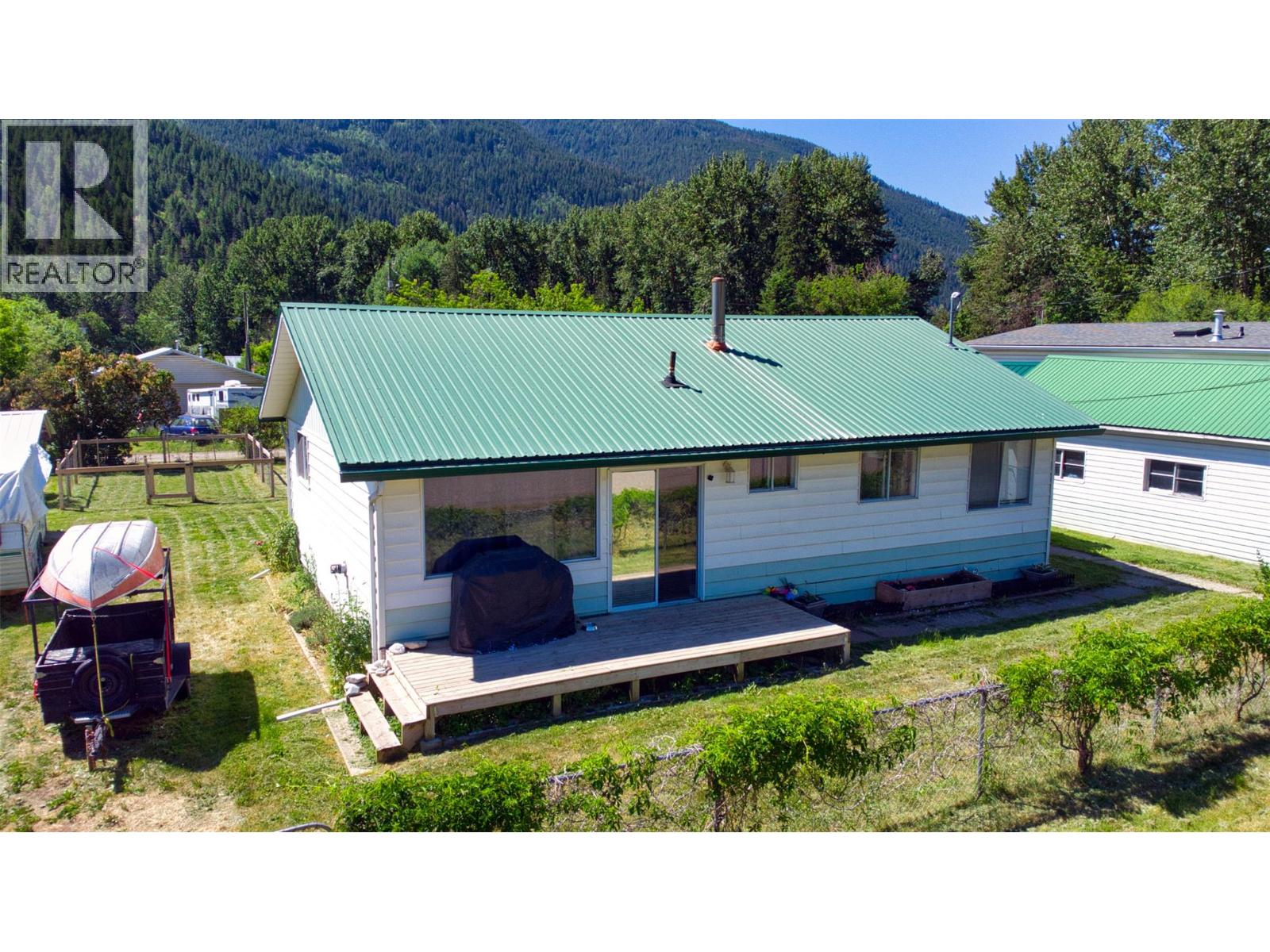 5783 Ponderosa Road, Falkland, British Columbia  V0E 1W0 - Photo 3 - 10373532
