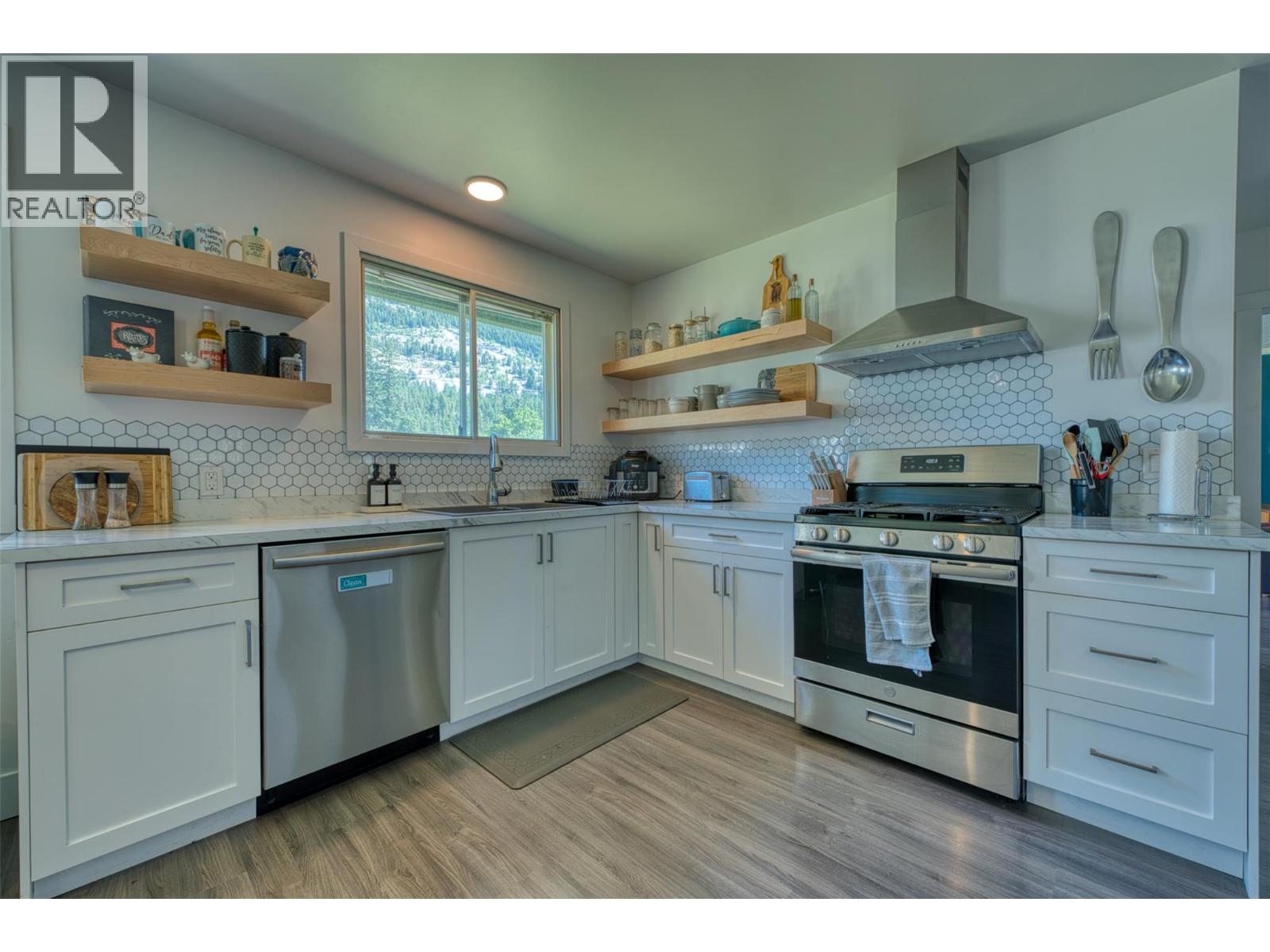 5783 Ponderosa Road, Falkland, British Columbia  V0E 1W0 - Photo 8 - 10373532