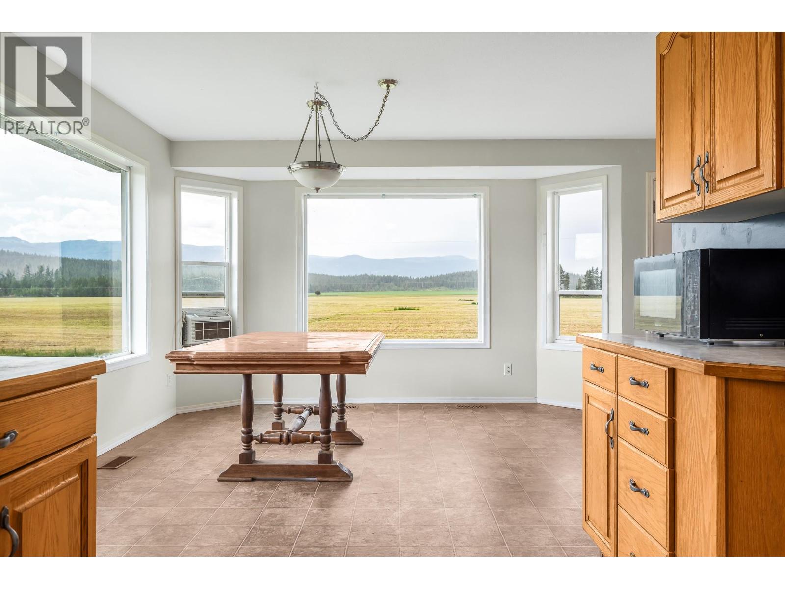 3575 Canyon Road, Spallumcheen, British Columbia  V4Y 0M7 - Photo 17 - 10373551