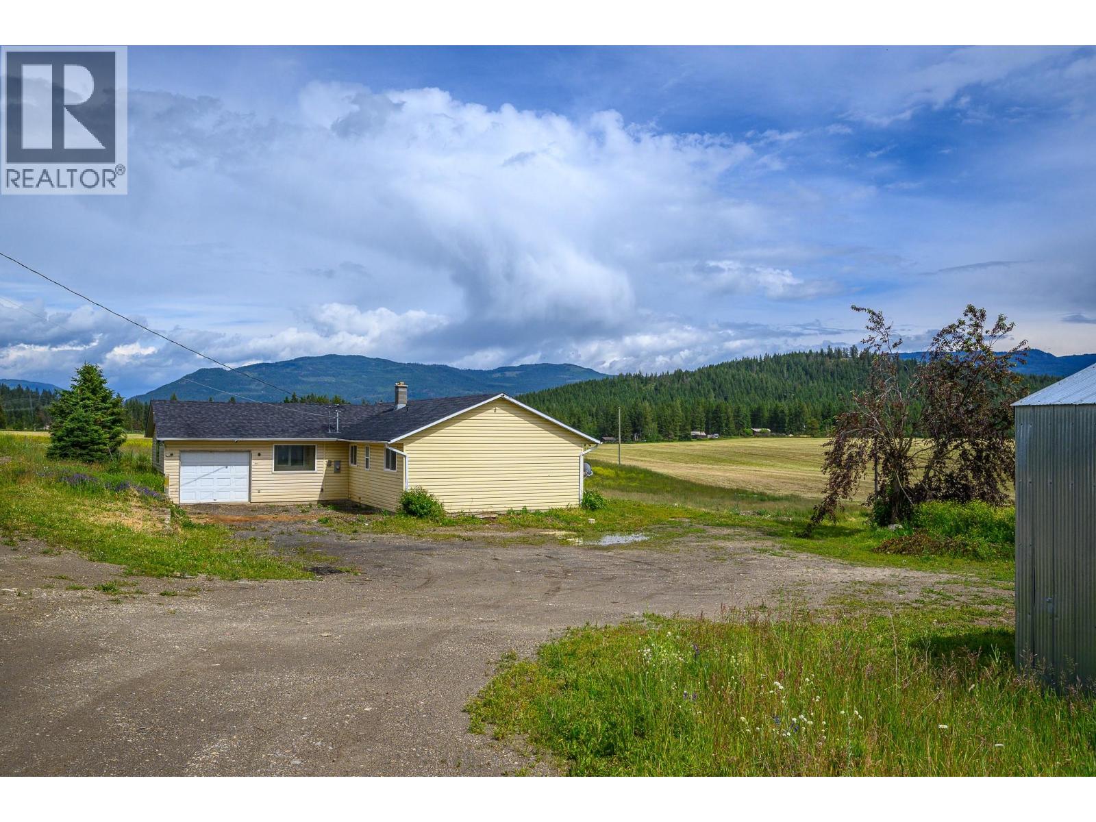 3575 Canyon Road, Spallumcheen, British Columbia  V4Y 0M7 - Photo 2 - 10373551