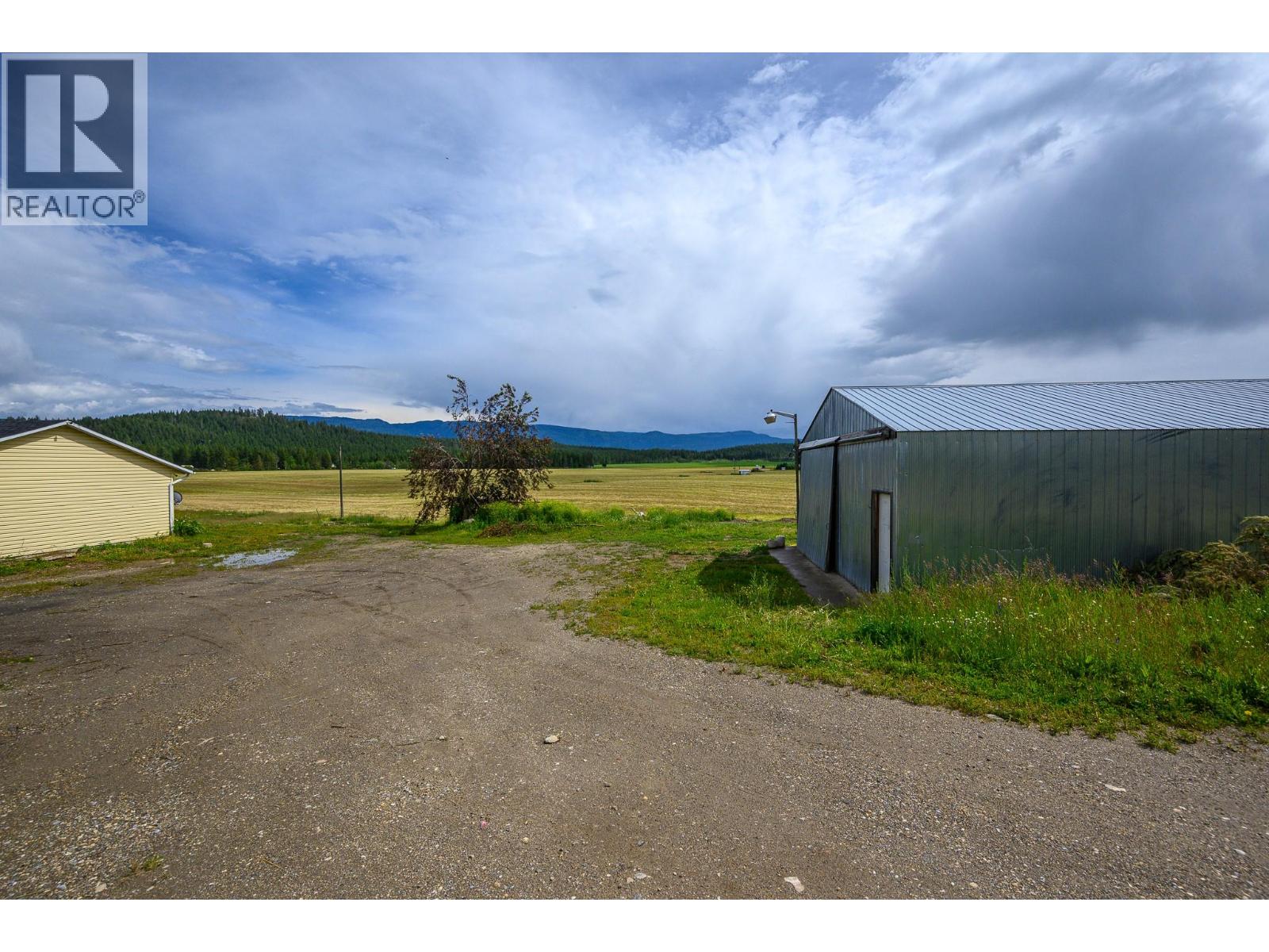 3575 Canyon Road, Spallumcheen, British Columbia  V4Y 0M7 - Photo 3 - 10373551