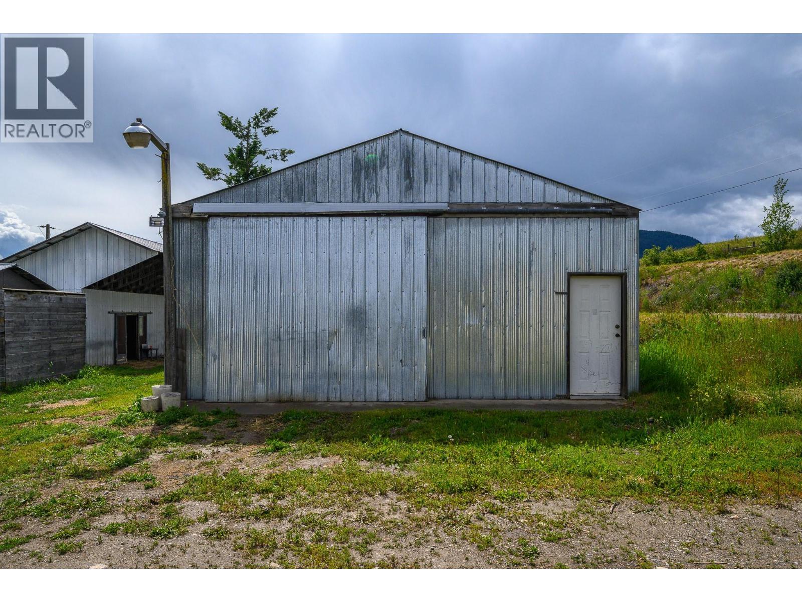 3575 Canyon Road, Spallumcheen, British Columbia  V4Y 0M7 - Photo 37 - 10373551