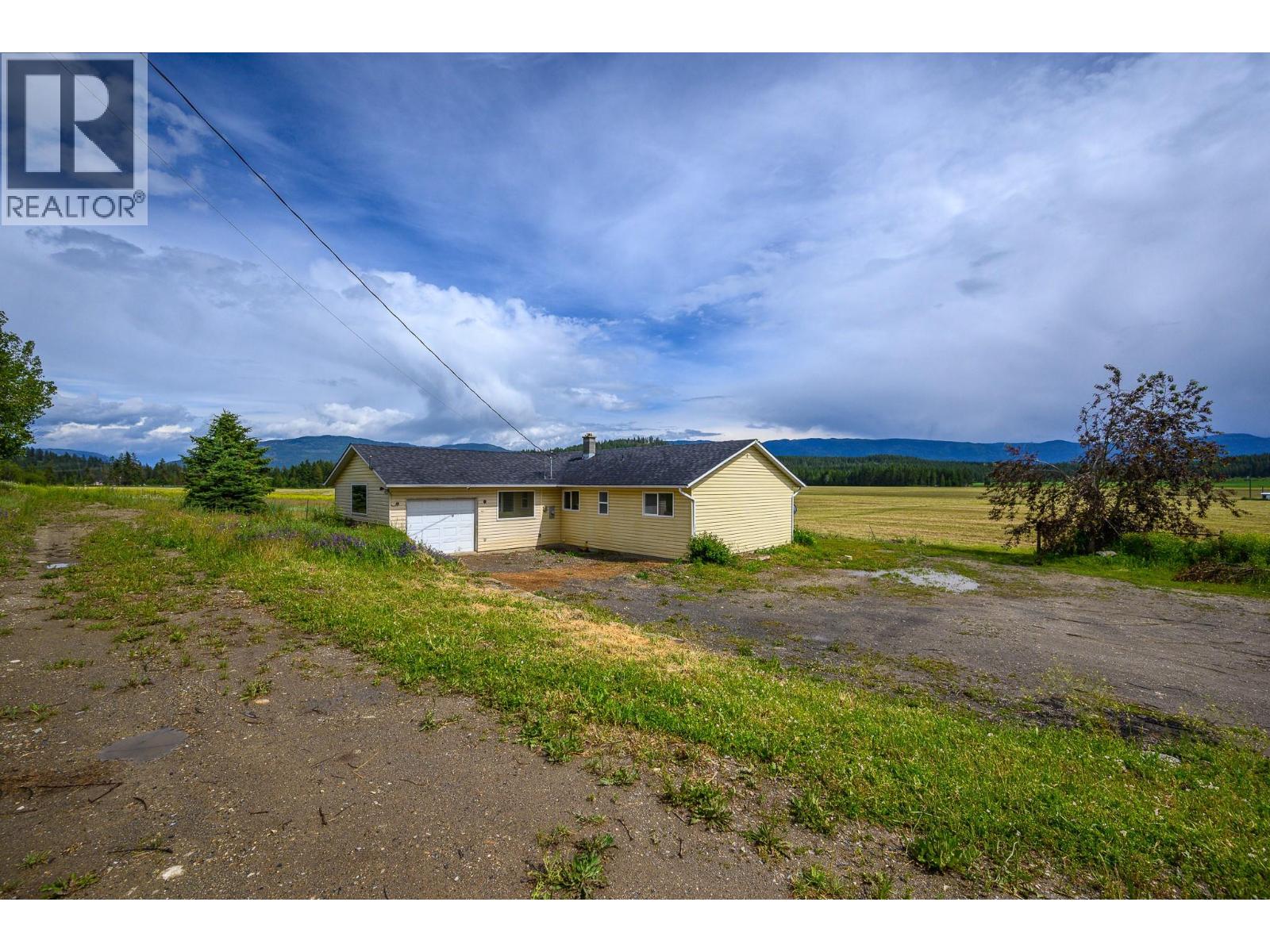 3575 Canyon Road, Spallumcheen, British Columbia  V4Y 0M7 - Photo 4 - 10373551