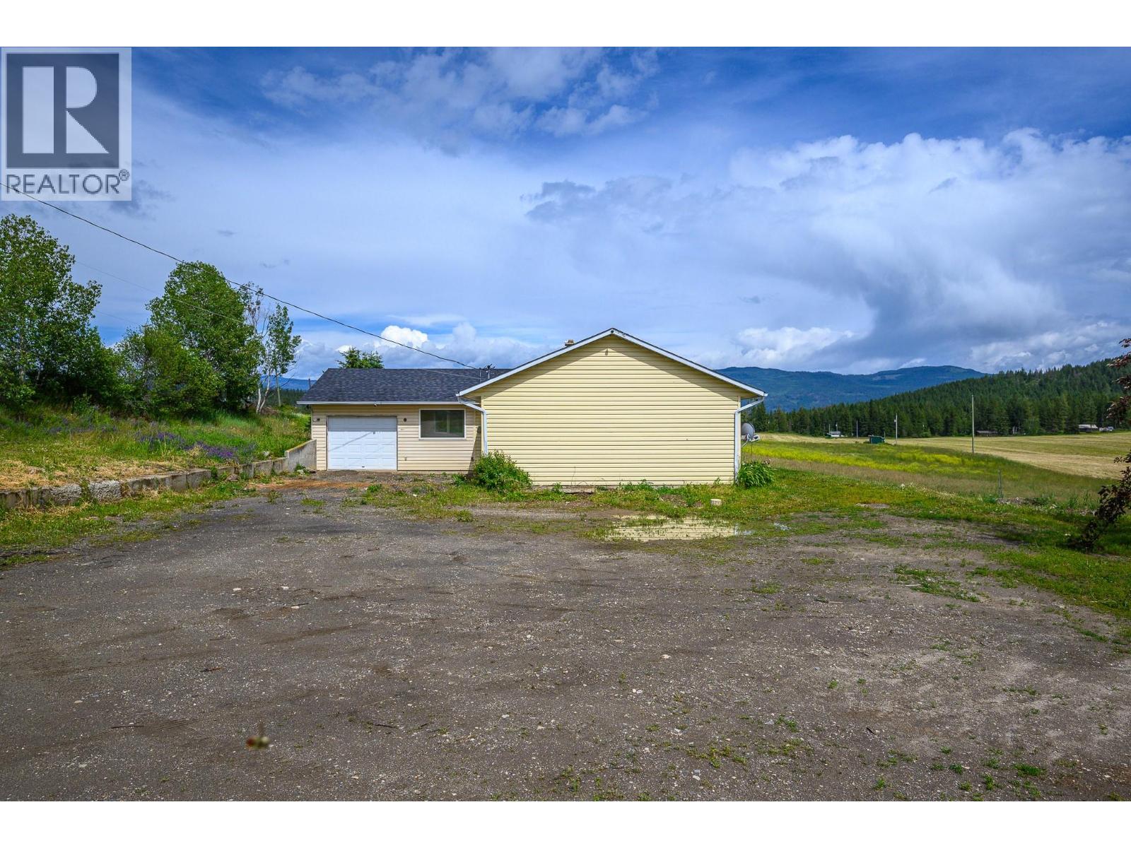 3575 Canyon Road, Spallumcheen, British Columbia  V4Y 0M7 - Photo 5 - 10373551