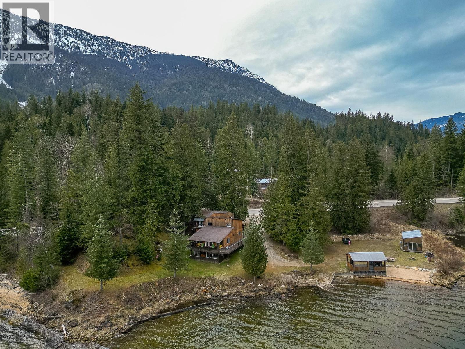 8323 Trans Canada Highway, Revelstoke, British Columbia  V0E 2S0 - Photo 11 - 10372765