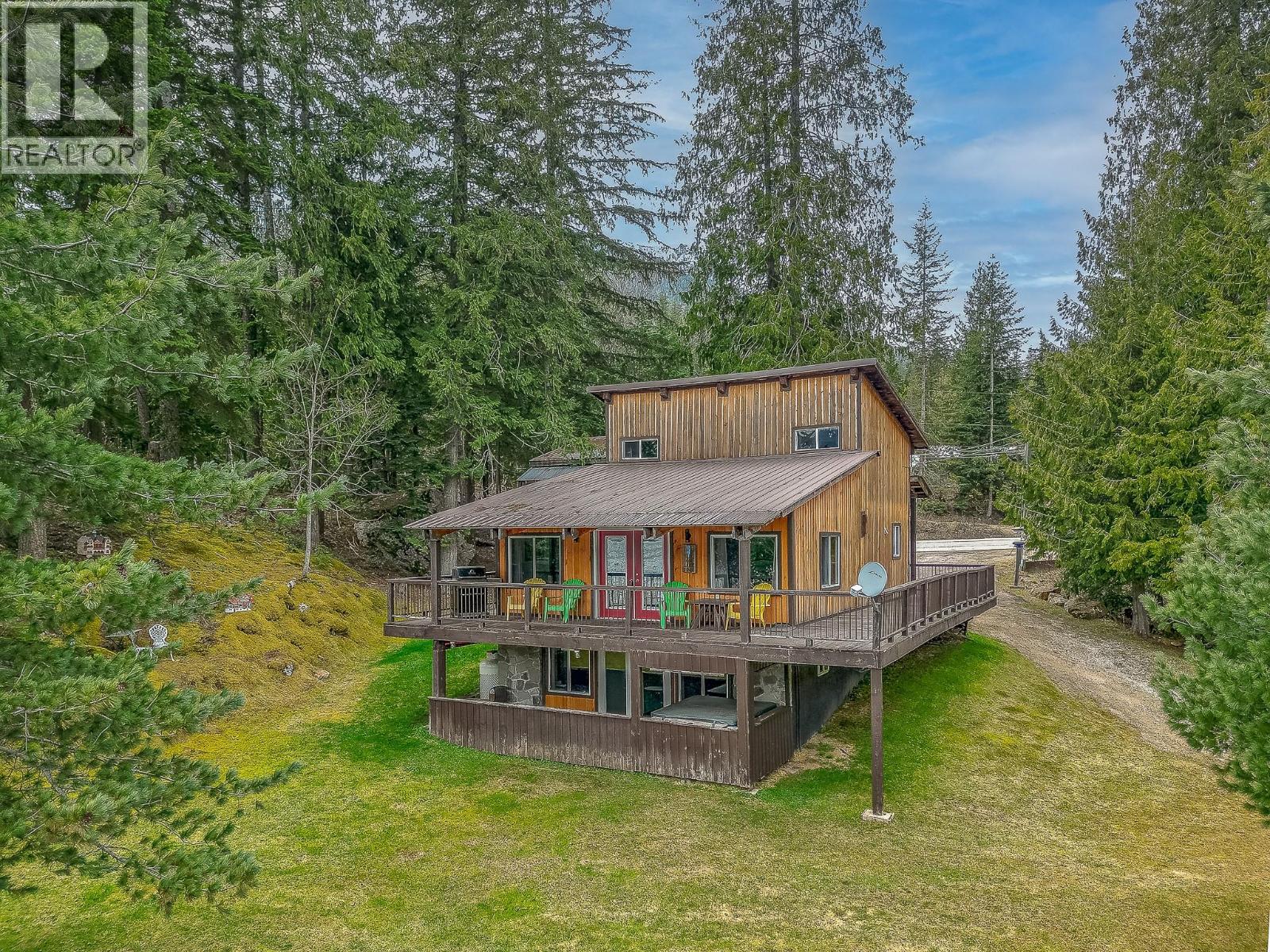 8323 Trans Canada Highway, Revelstoke, British Columbia  V0E 2S0 - Photo 13 - 10372765