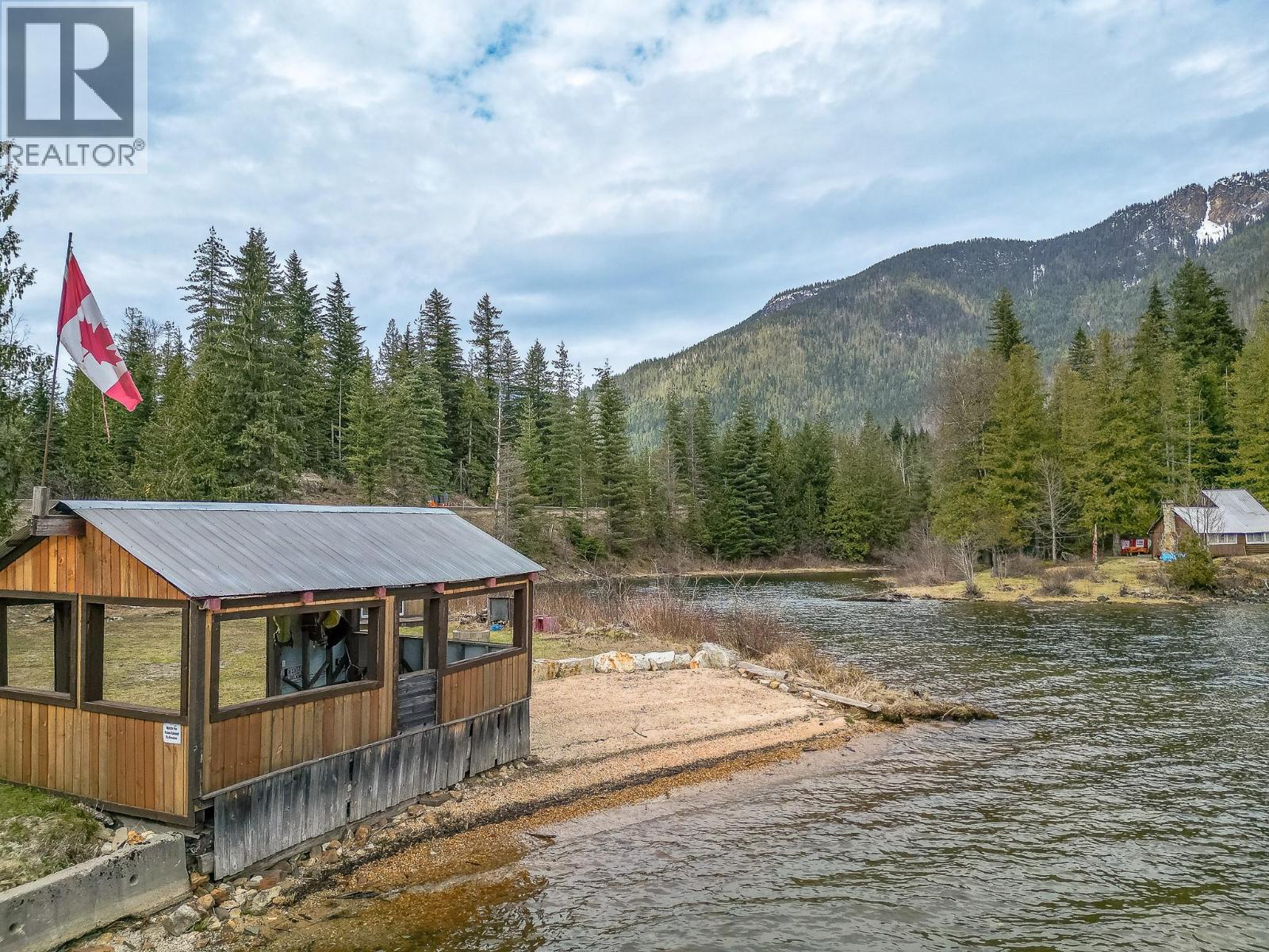 8323 Trans Canada Highway, Revelstoke, British Columbia  V0E 2S0 - Photo 14 - 10372765