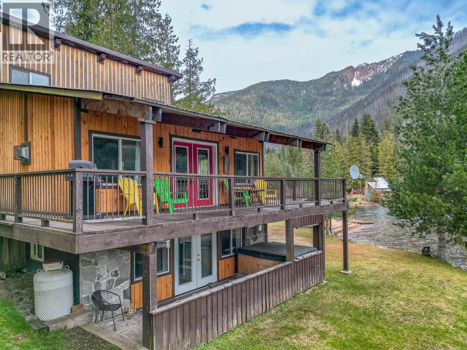 8323 Trans Canada Highway, Revelstoke, British Columbia  V0E 2S0 - Photo 16 - 10372765