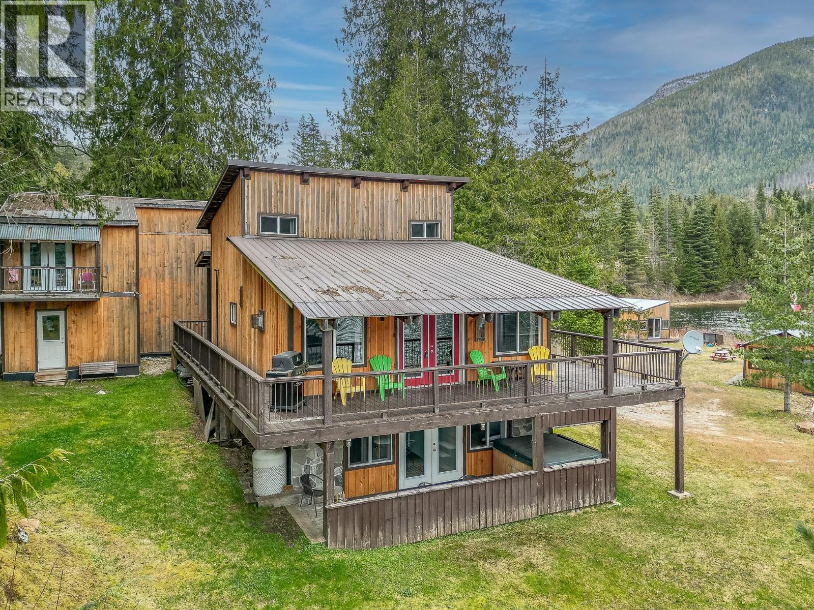 8323 Trans Canada Highway, Revelstoke, British Columbia  V0E 2S0 - Photo 18 - 10372765