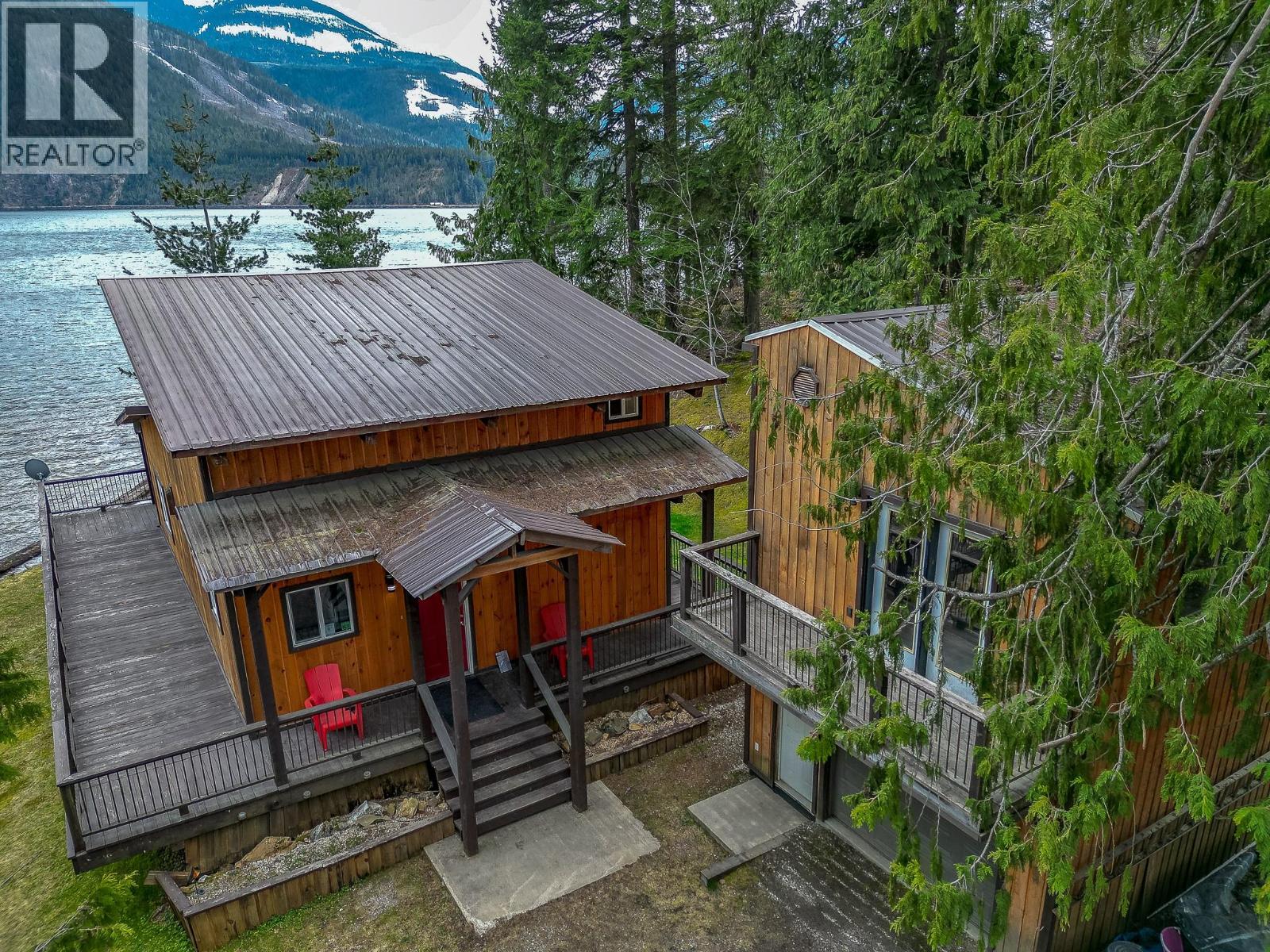 8323 Trans Canada Highway, Revelstoke, British Columbia  V0E 2S0 - Photo 4 - 10372765