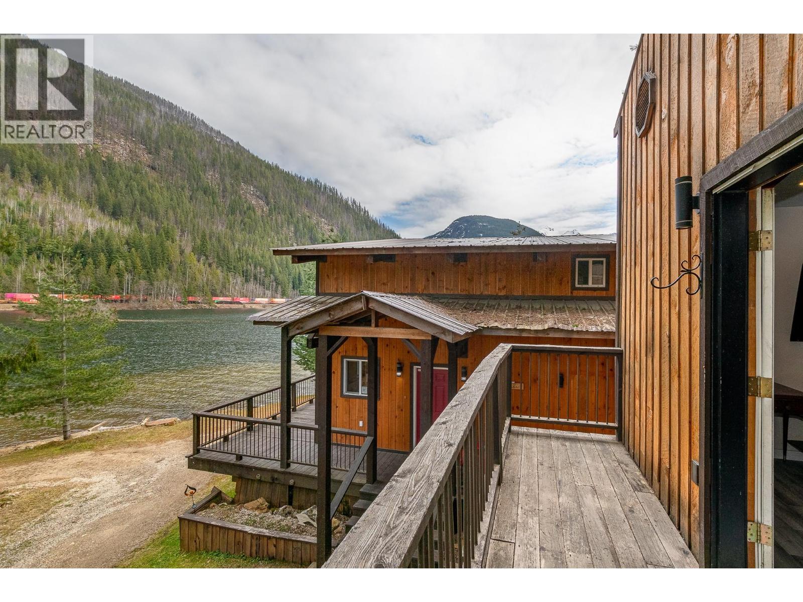 8323 Trans Canada Highway, Revelstoke, British Columbia  V0E 2S0 - Photo 56 - 10372765