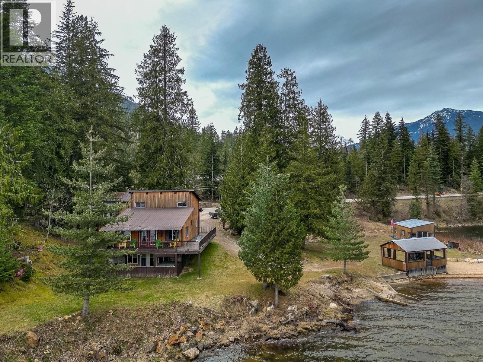 8323 Trans Canada Highway, Revelstoke, British Columbia  V0E 2S0 - Photo 8 - 10372765