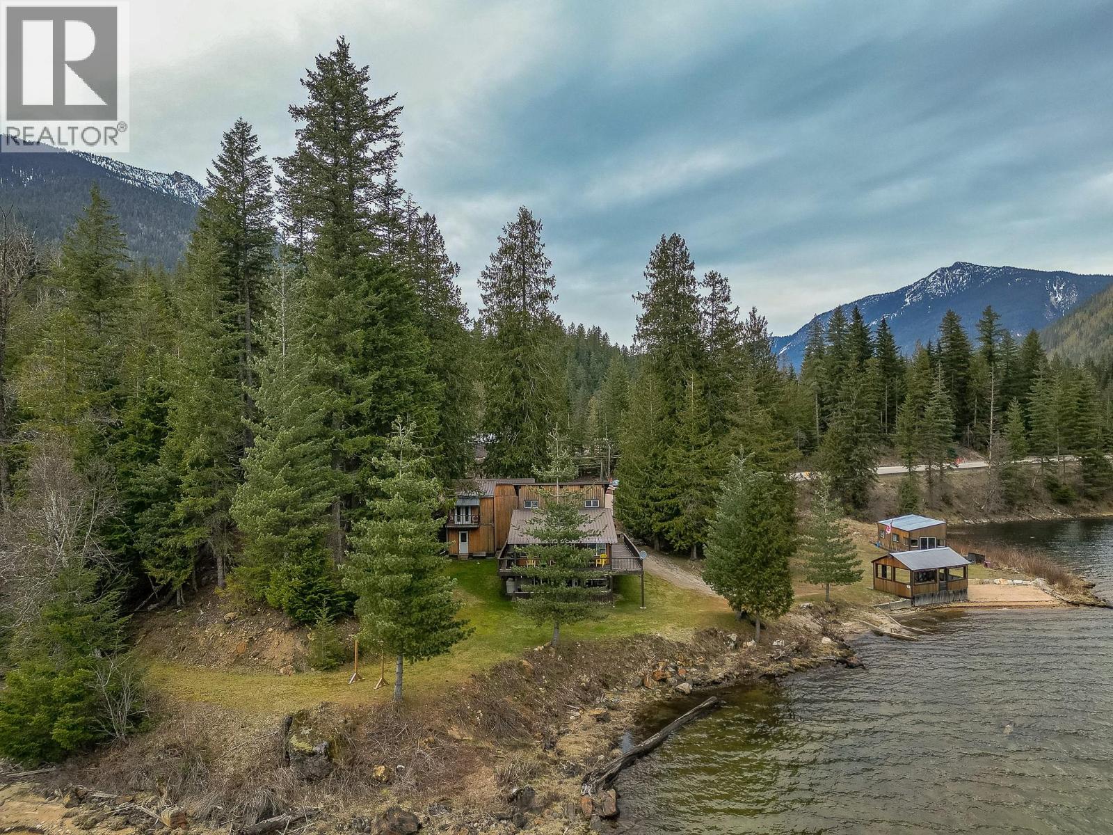 8323 Trans Canada Highway, Revelstoke, British Columbia  V0E 2S0 - Photo 9 - 10372765