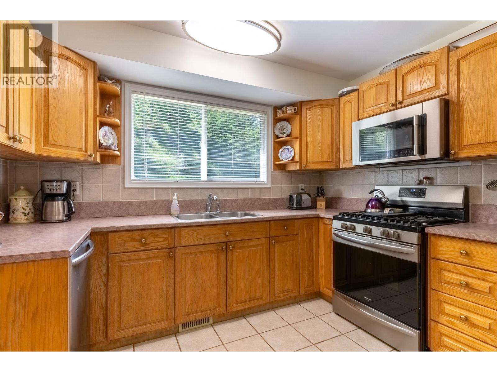 5121 Crawford Place, Kamloops, British Columbia  V2C 5Z8 - Photo 10 - 10373452