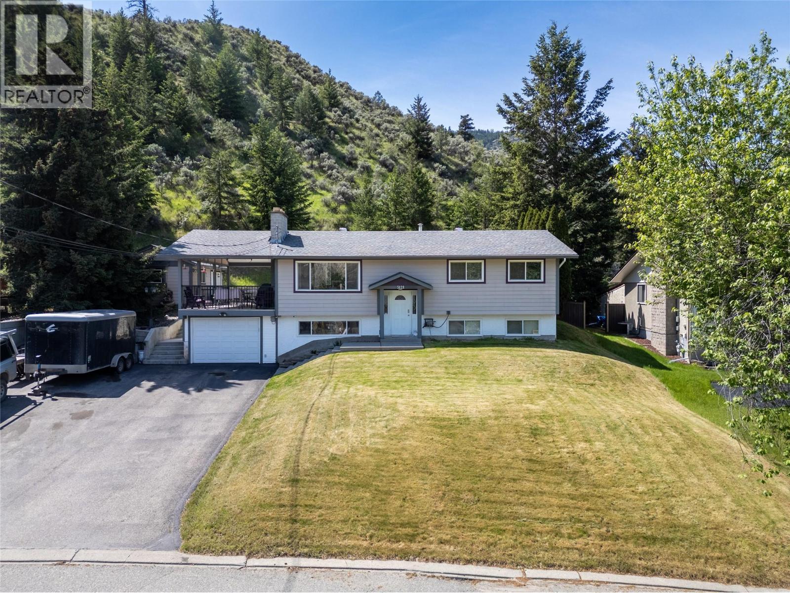 5121 Crawford Place, Kamloops, British Columbia  V2C 5Z8 - Photo 2 - 10373452
