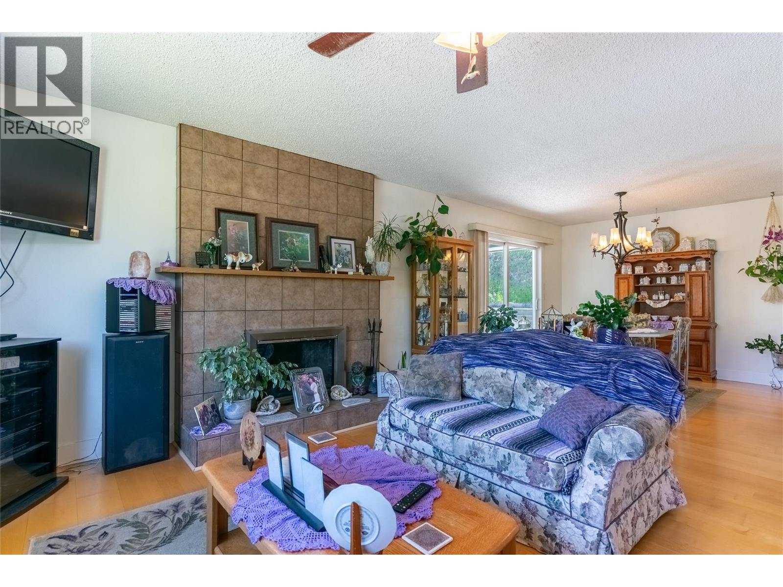 5121 Crawford Place, Kamloops, British Columbia  V2C 5Z8 - Photo 5 - 10373452