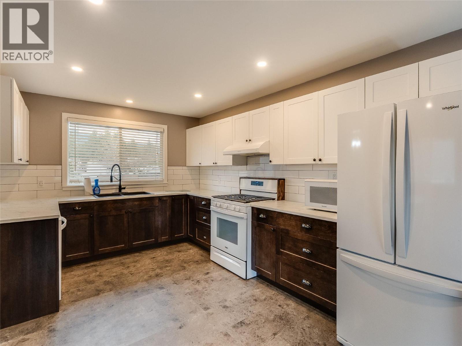 204 Pinewood Drive, Castlegar, British Columbia  V1N 2M4 - Photo 14 - 10373393