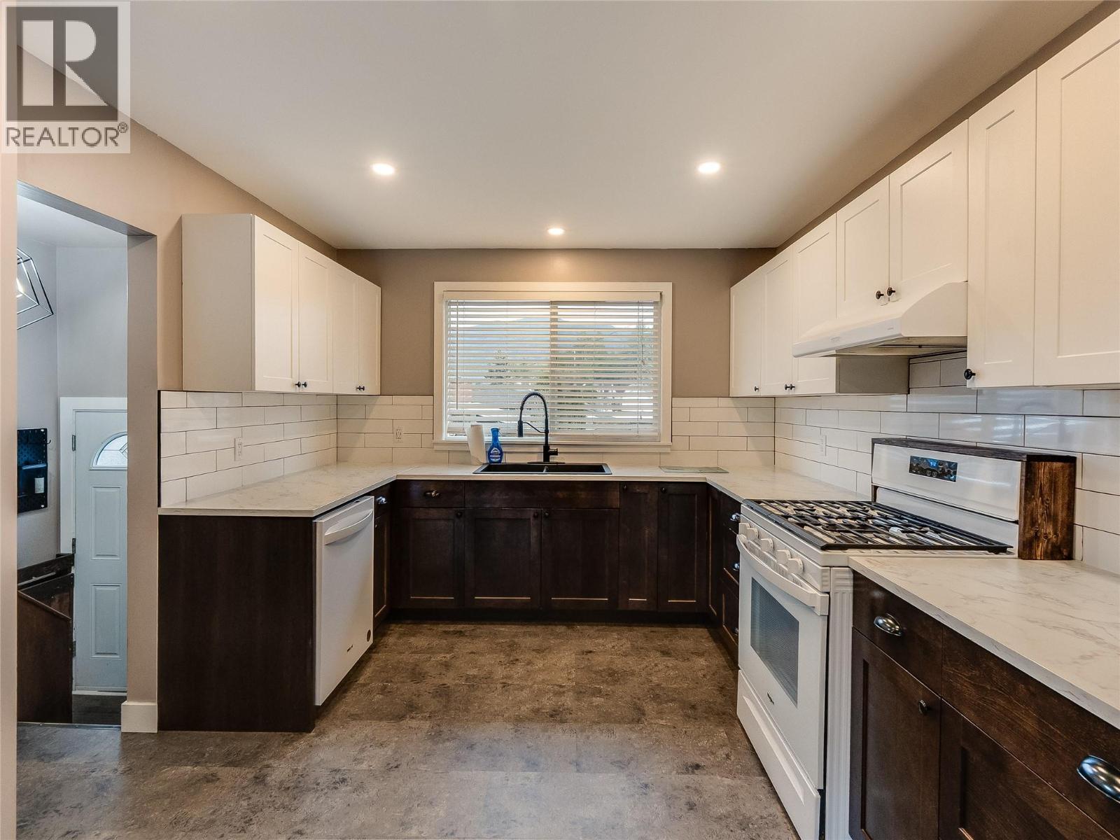204 Pinewood Drive, Castlegar, British Columbia  V1N 2M4 - Photo 16 - 10373393