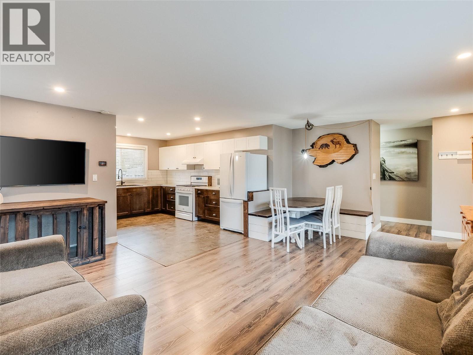 204 Pinewood Drive, Castlegar, British Columbia  V1N 2M4 - Photo 19 - 10373393