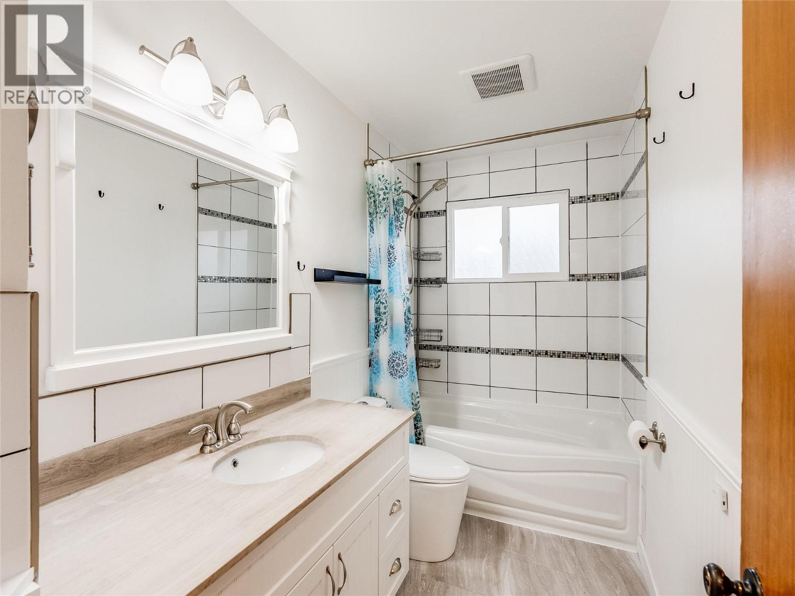 204 Pinewood Drive, Castlegar, British Columbia  V1N 2M4 - Photo 33 - 10373393