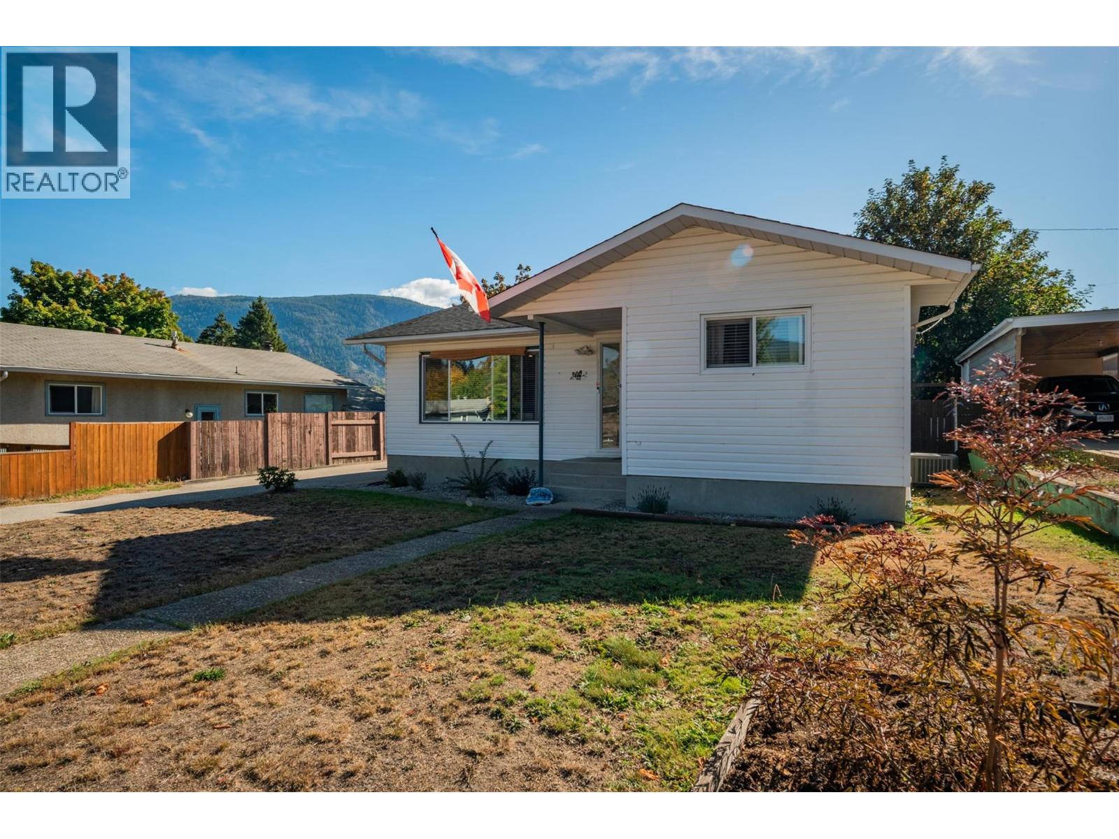 204 Pinewood Drive, Castlegar, British Columbia  V1N 2M4 - Photo 5 - 10373393