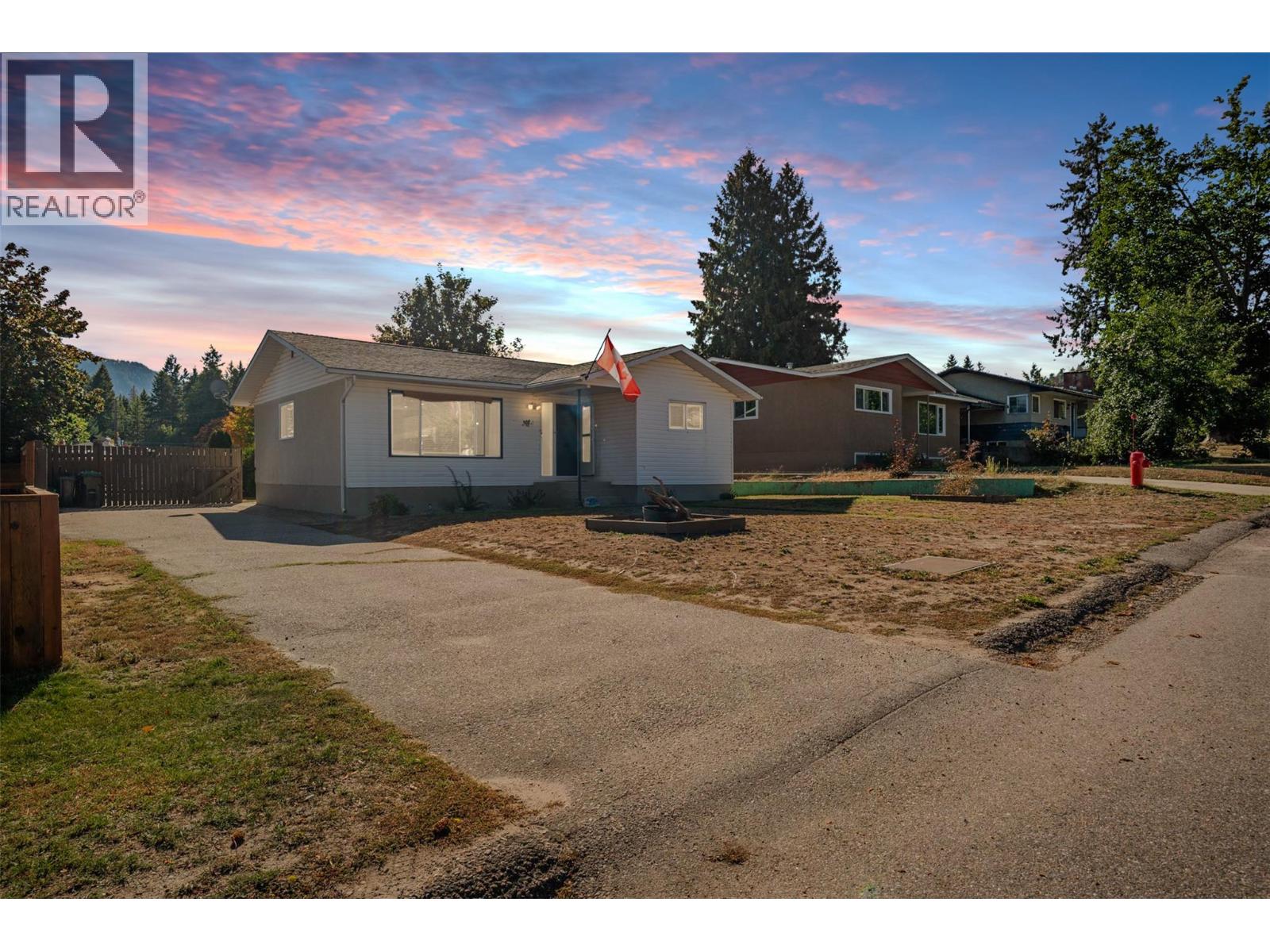 204 Pinewood Drive, Castlegar, British Columbia  V1N 2M4 - Photo 57 - 10373393