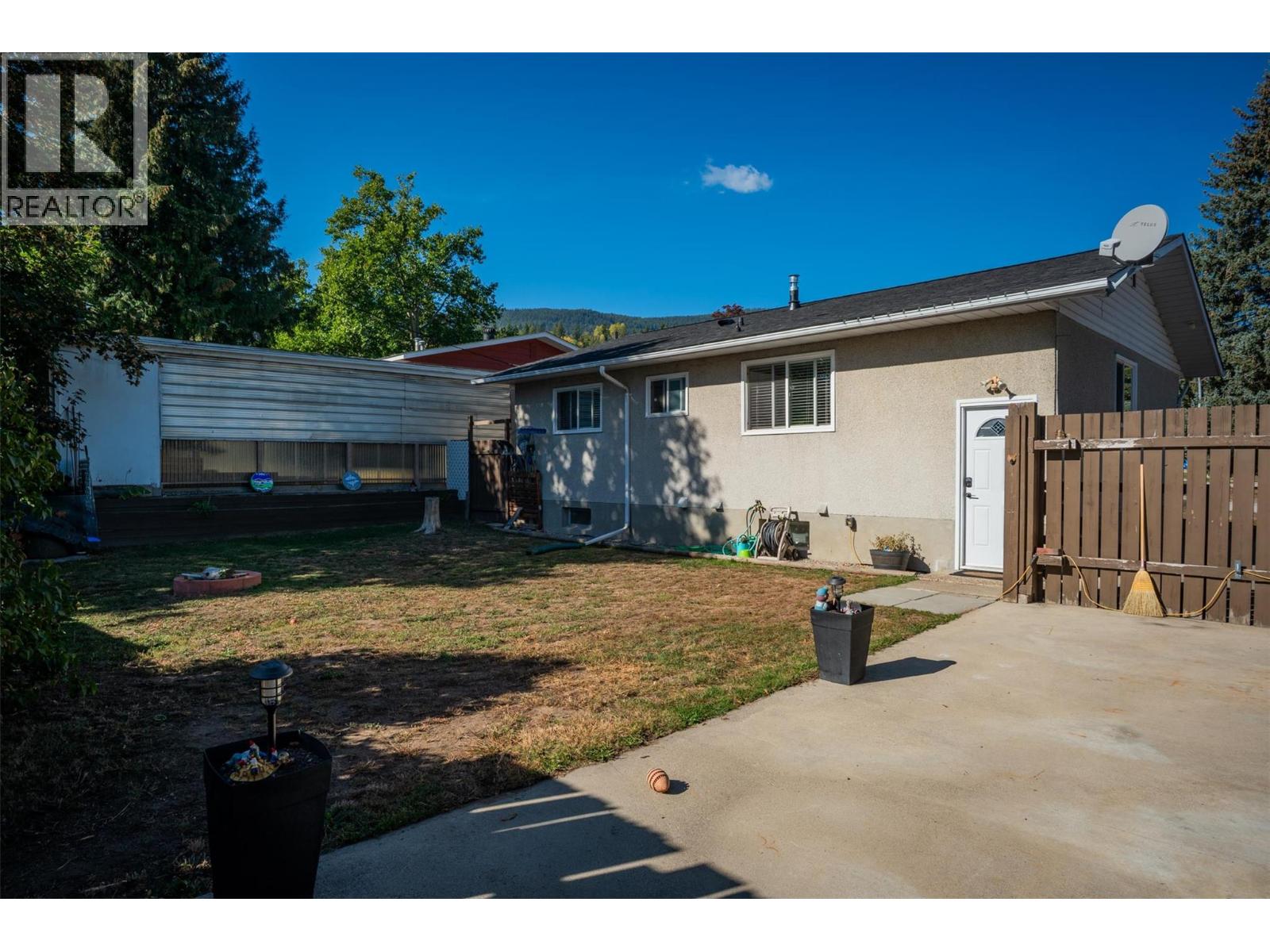 204 Pinewood Drive, Castlegar, British Columbia  V1N 2M4 - Photo 9 - 10373393