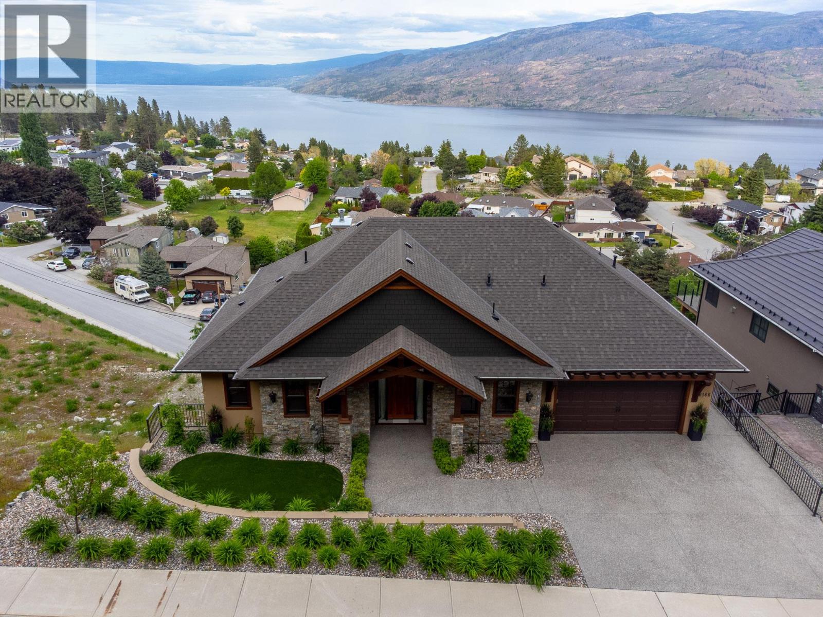 6166 Seymoure Avenue, peachland, British Columbia