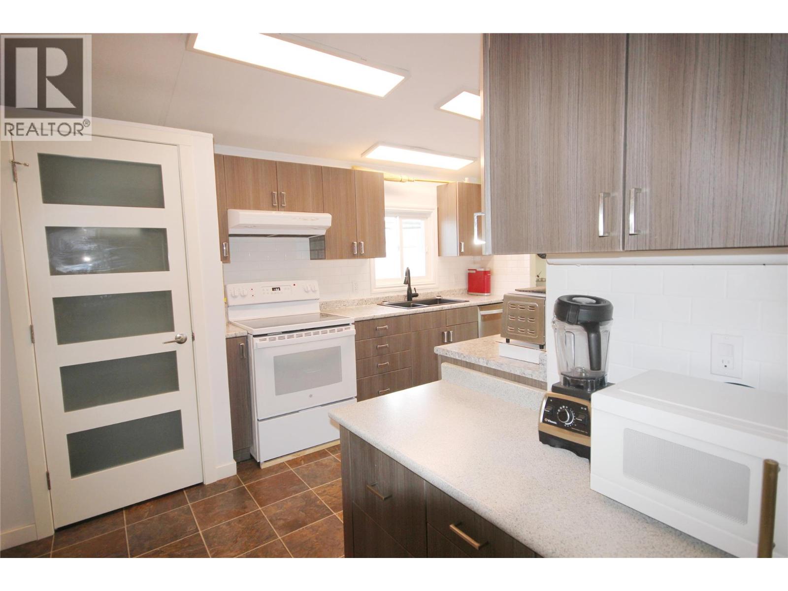 999 Burnaby Avenue Unit# 17, Penticton, British Columbia  V2A 1G7 - Photo 7 - 10373383