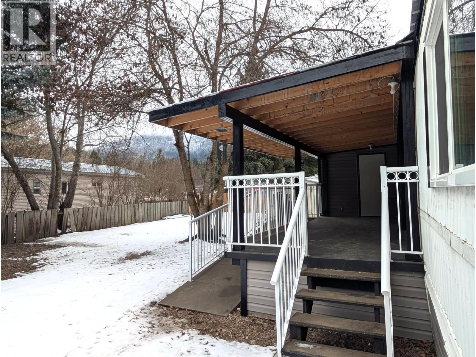446 Mabel Lake Road Unit# E9, Lumby, British Columbia  V0E 2G5 - Photo 2 - 10373150