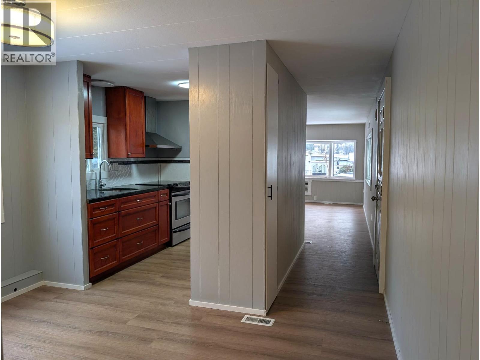 446 Mabel Lake Road Unit# E9, Lumby, British Columbia  V0E 2G5 - Photo 4 - 10373150
