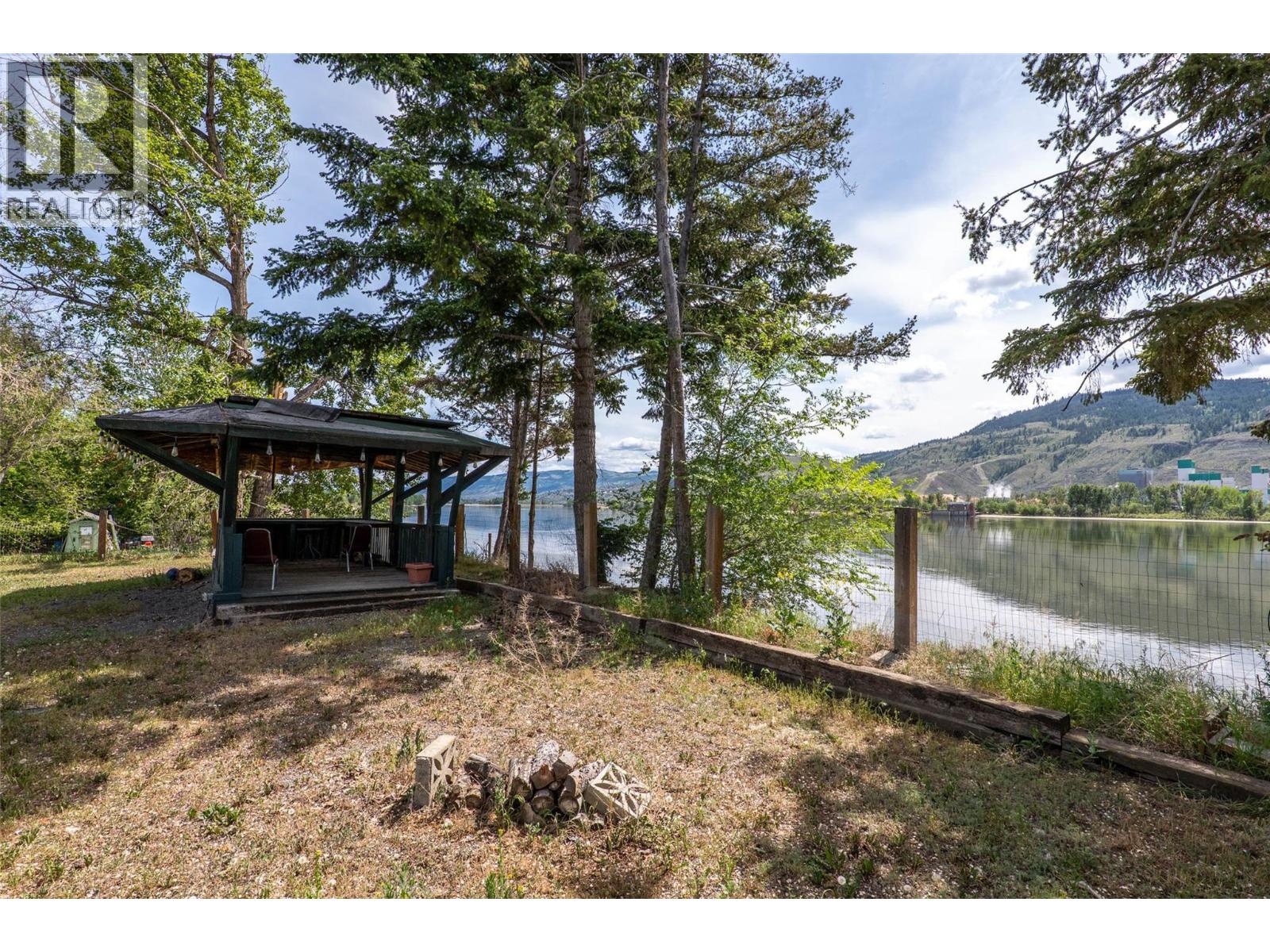 721 Strauss Street, Kamloops, British Columbia  V2B 5R7 - Photo 2 - 10373494