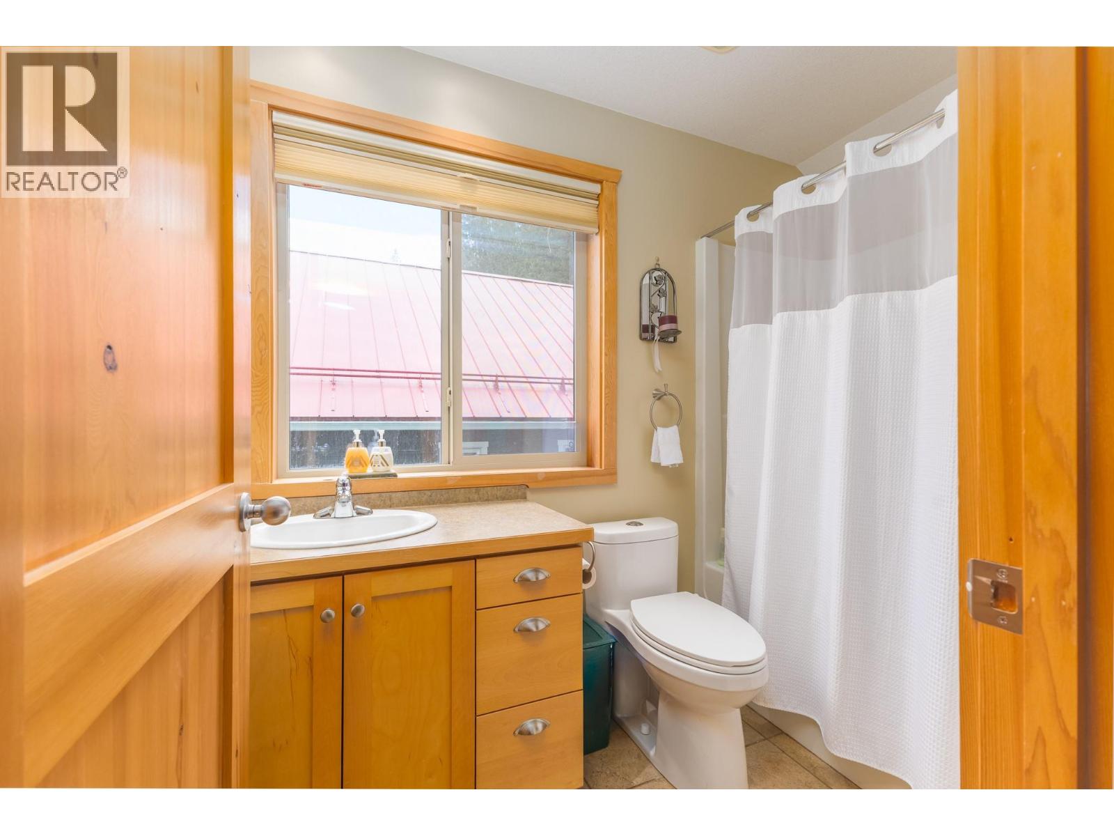 3572 Eagle Bay Road, Eagle Bay, British Columbia  V0E 1T0 - Photo 17 - 10373629