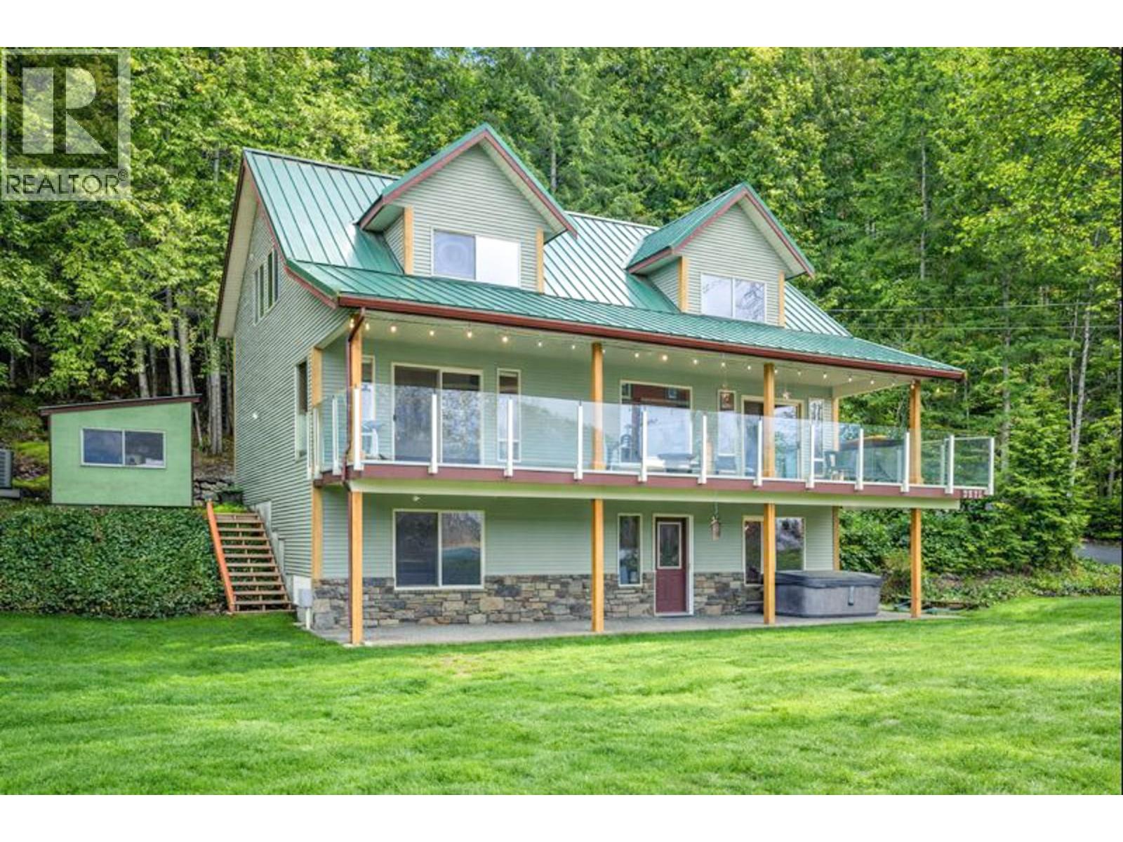 3572 Eagle Bay Road, Eagle Bay, British Columbia  V0E 1T0 - Photo 3 - 10373629