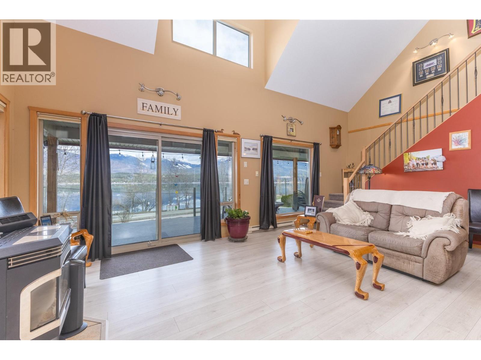 3572 Eagle Bay Road, Eagle Bay, British Columbia  V0E 1T0 - Photo 5 - 10373629