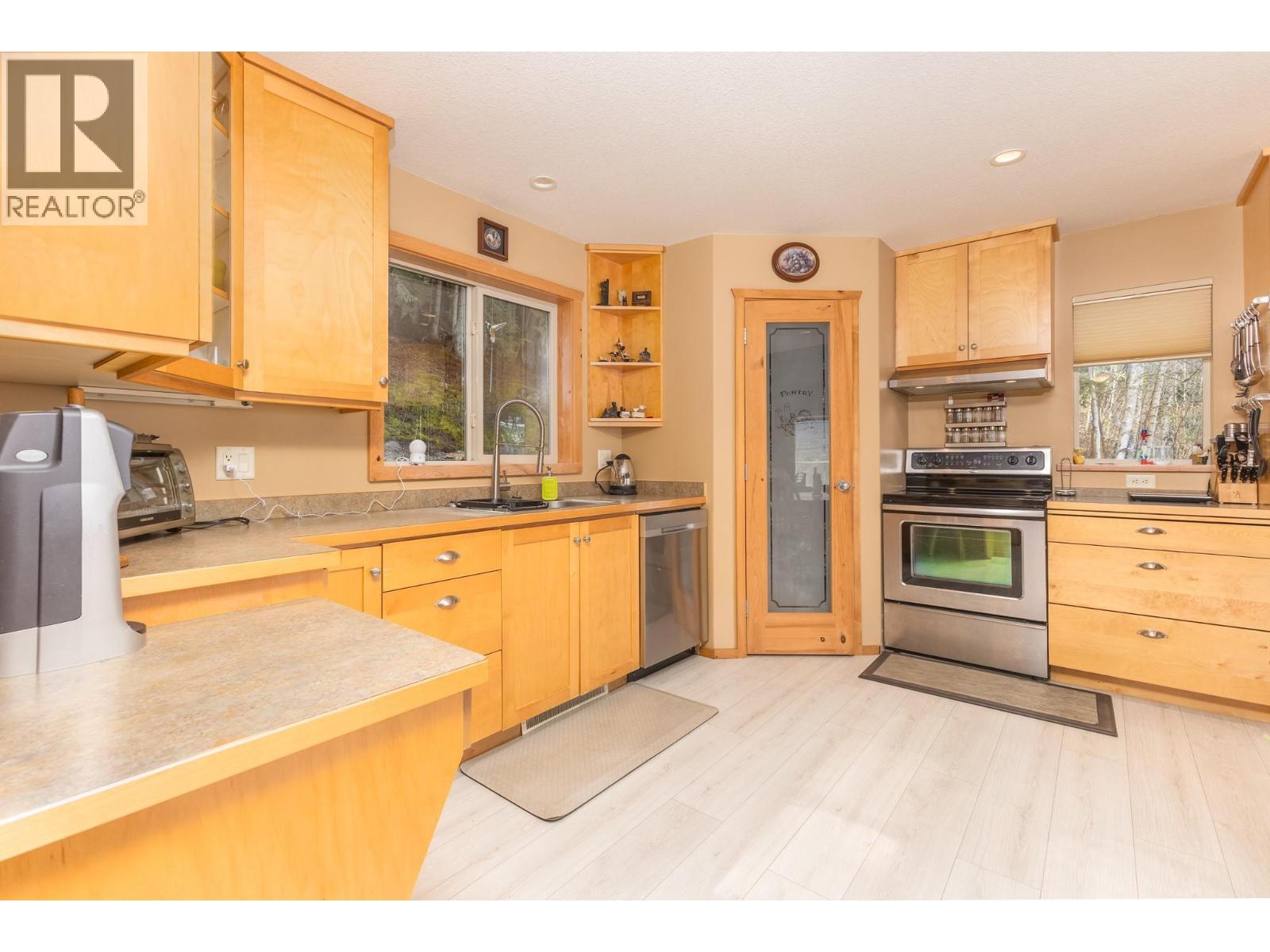 3572 Eagle Bay Road, Eagle Bay, British Columbia  V0E 1T0 - Photo 9 - 10373629