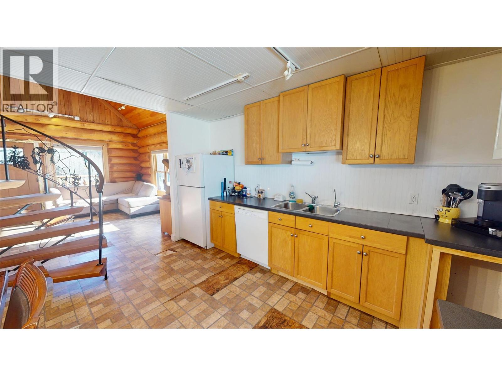 2131 Highway 3 Highway, Fernie, British Columbia  V0B 1M5 - Photo 16 - 10372475