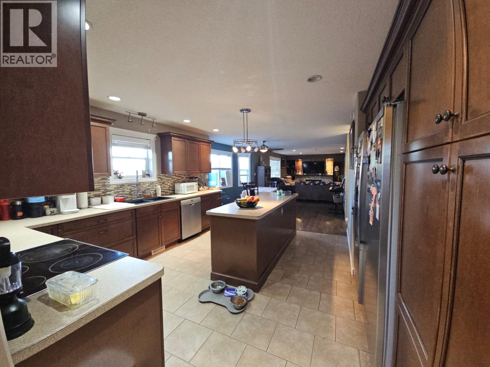 4804 Bissette Drive, Pouce Coupe, British Columbia  V0C 2C0 - Photo 7 - 10373085