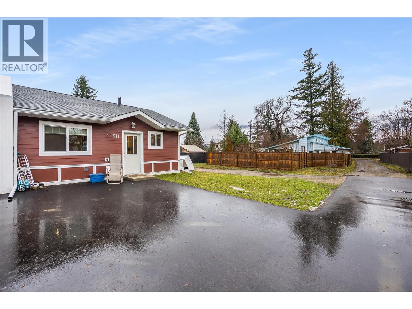 611 Union Street Unit# 1, New Denver, British Columbia  V0G 1S0 - Photo 3 - 10373185