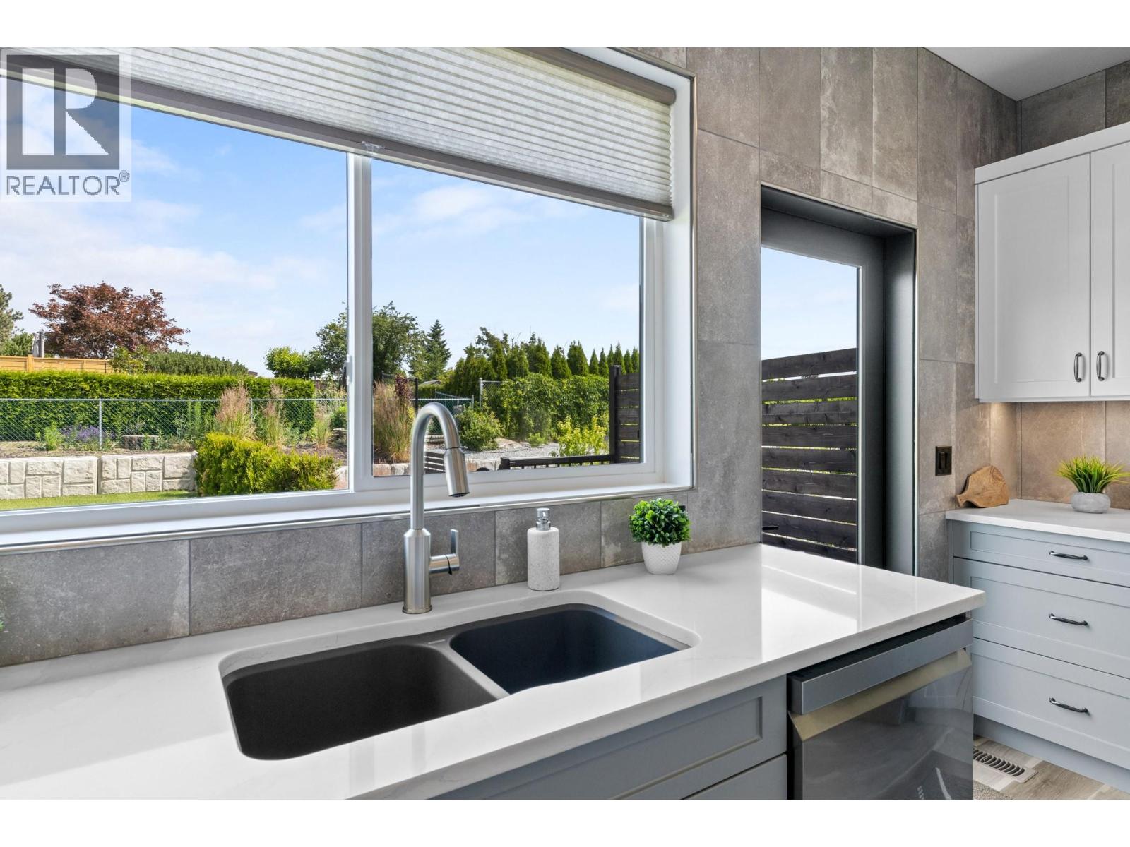 712 Lake Court, West Kelowna, British Columbia  V1Z 0A3 - Photo 9 - 10372514